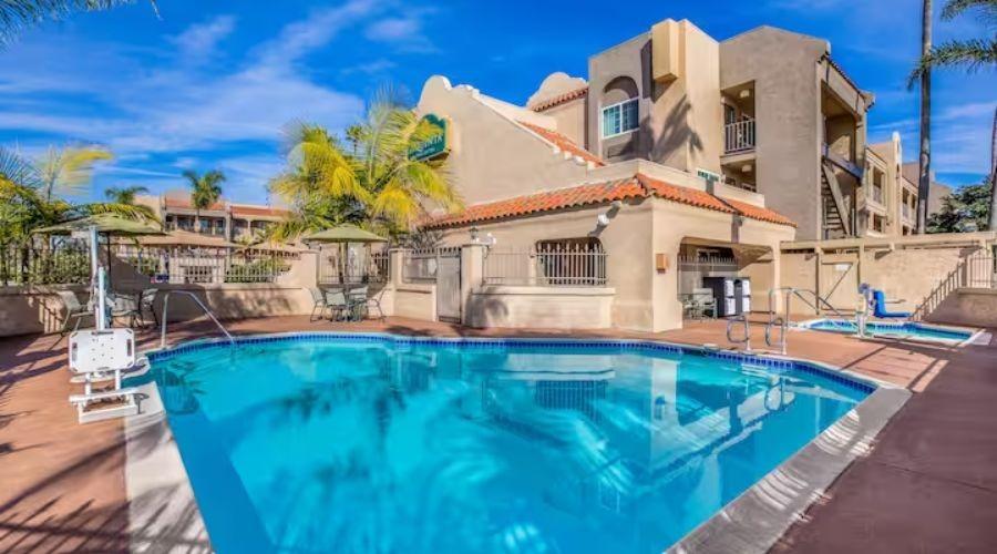 La Quinta Inn & Suites by Wyndham Carlsbad - Legoland Area