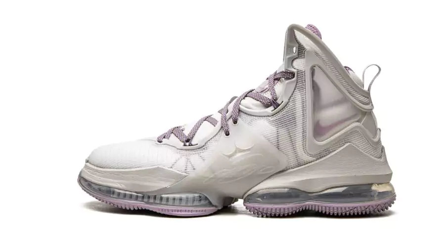 LeBron 19 "Strive for Greatness"