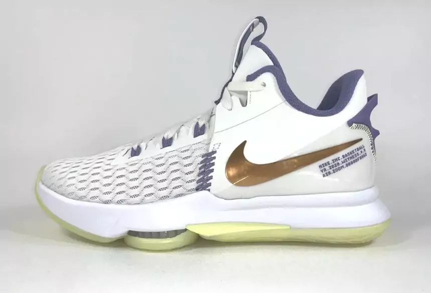 Lebron basketball shoes