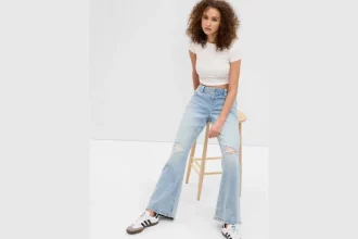 Women's bell-bottom jeans