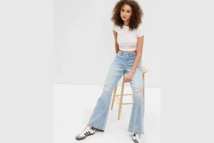 Women's bell-bottom jeans