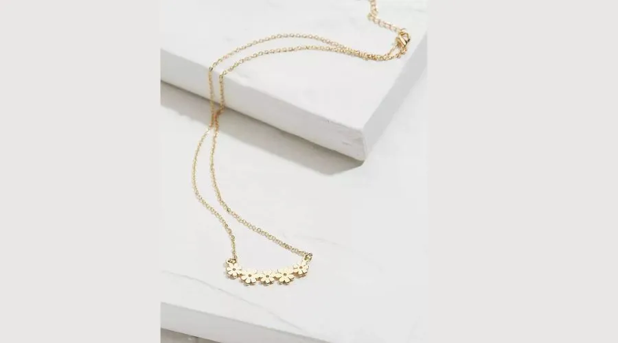 Daisy chain necklace