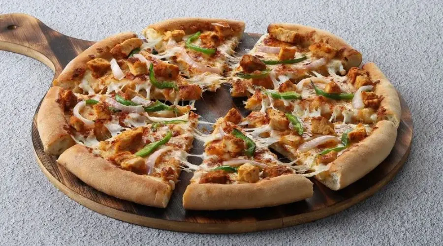 Domino's pizza sizes and slices
