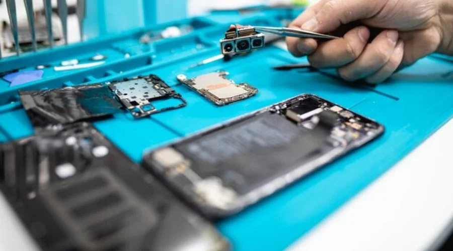 Phone repair services 
