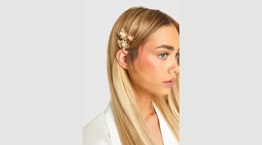 Pearl Hair Detail Clip in Flower Shape