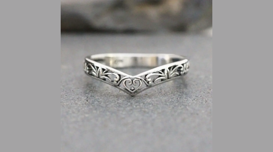 Vintage Bohemian Silver Plated Delicate V-Shaped Thumb Stackable Women's Ring