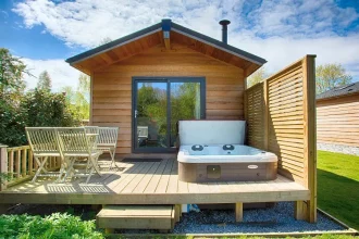 lodges with hot tubs