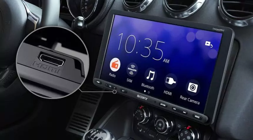 Touchscreen car stereo
