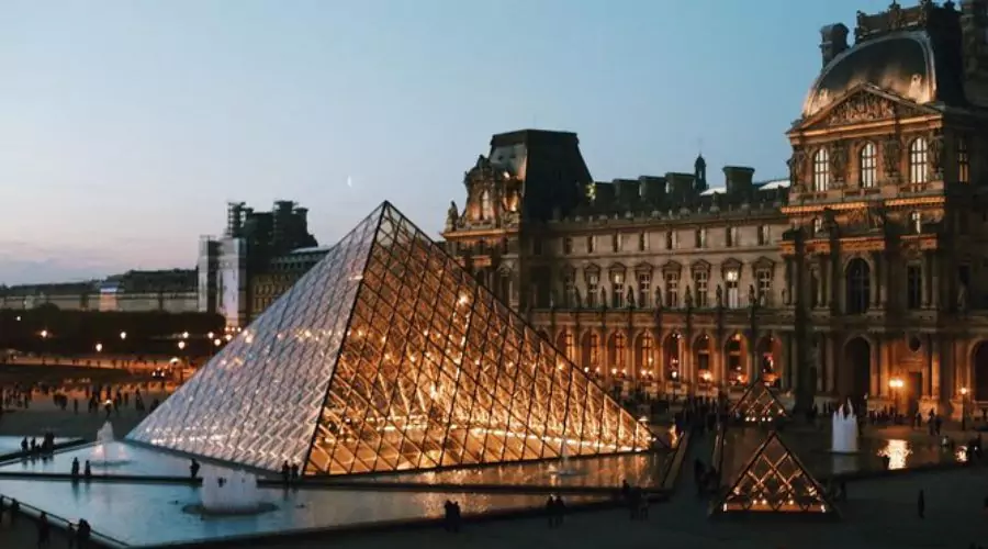 Exclusive Guided Tour of the Louvre Museum with Reserved Entry