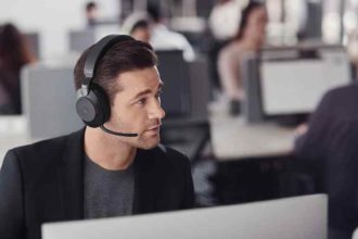 Headsets with microphone