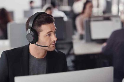 Headsets with microphone