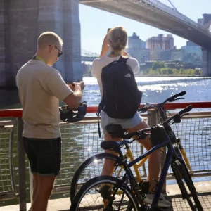 Experience New York's Iconic Landmarks by Bicycle (1)