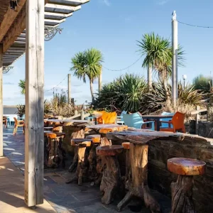 Web_use-ps_surfbaycafe_ext_01_20